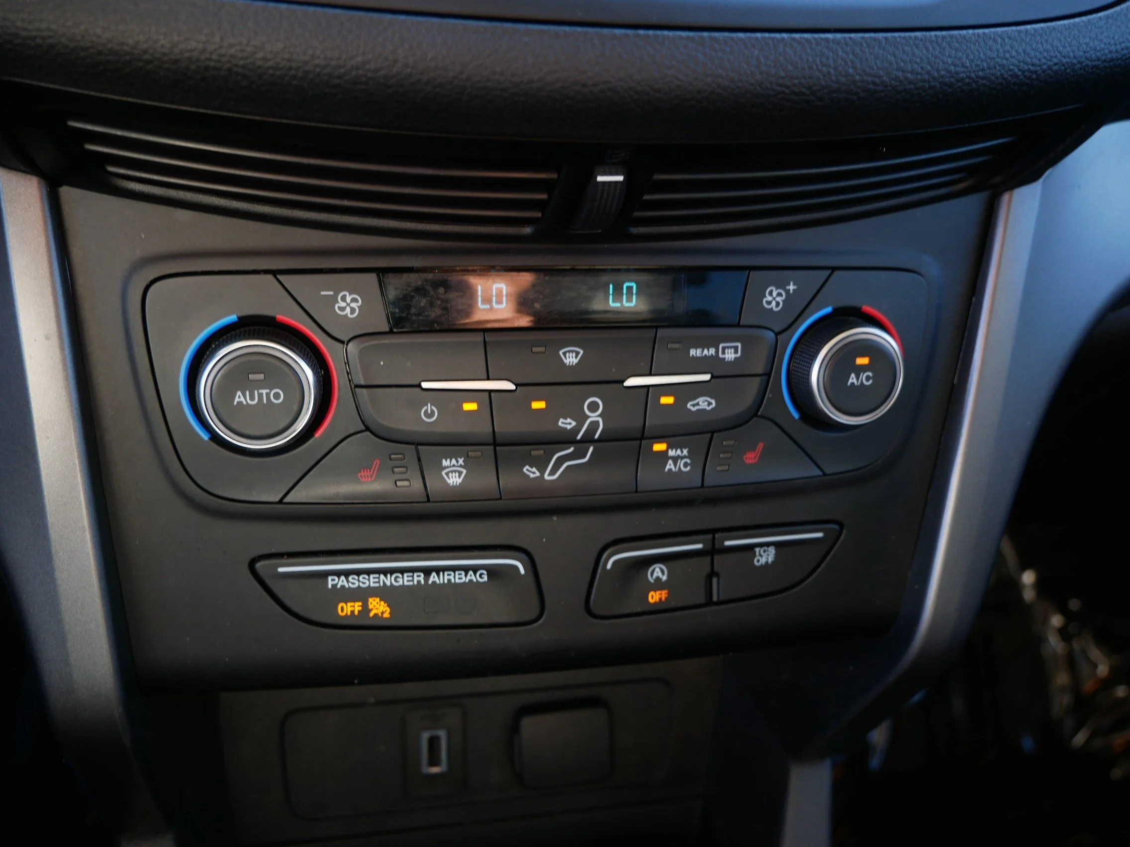 Used 2017 Magnetic Ford SE image 23