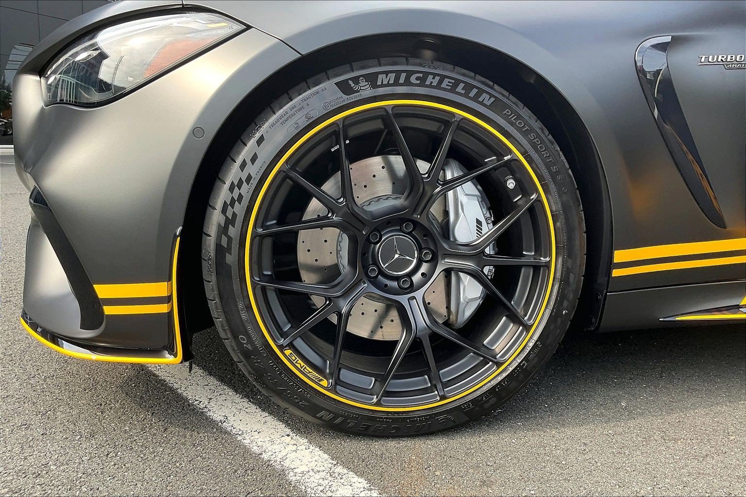 New 2026 MANUFAKTUR exclusive graphite grey magno Mercedes-Benz AMG® CLE 53 4MATIC+ Coupe image 22