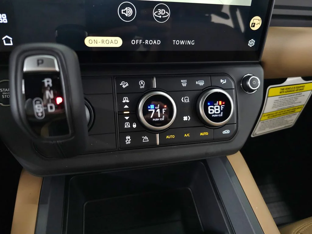 New 2026 Santorini Black Land Rover X-Dynamic SE image 30