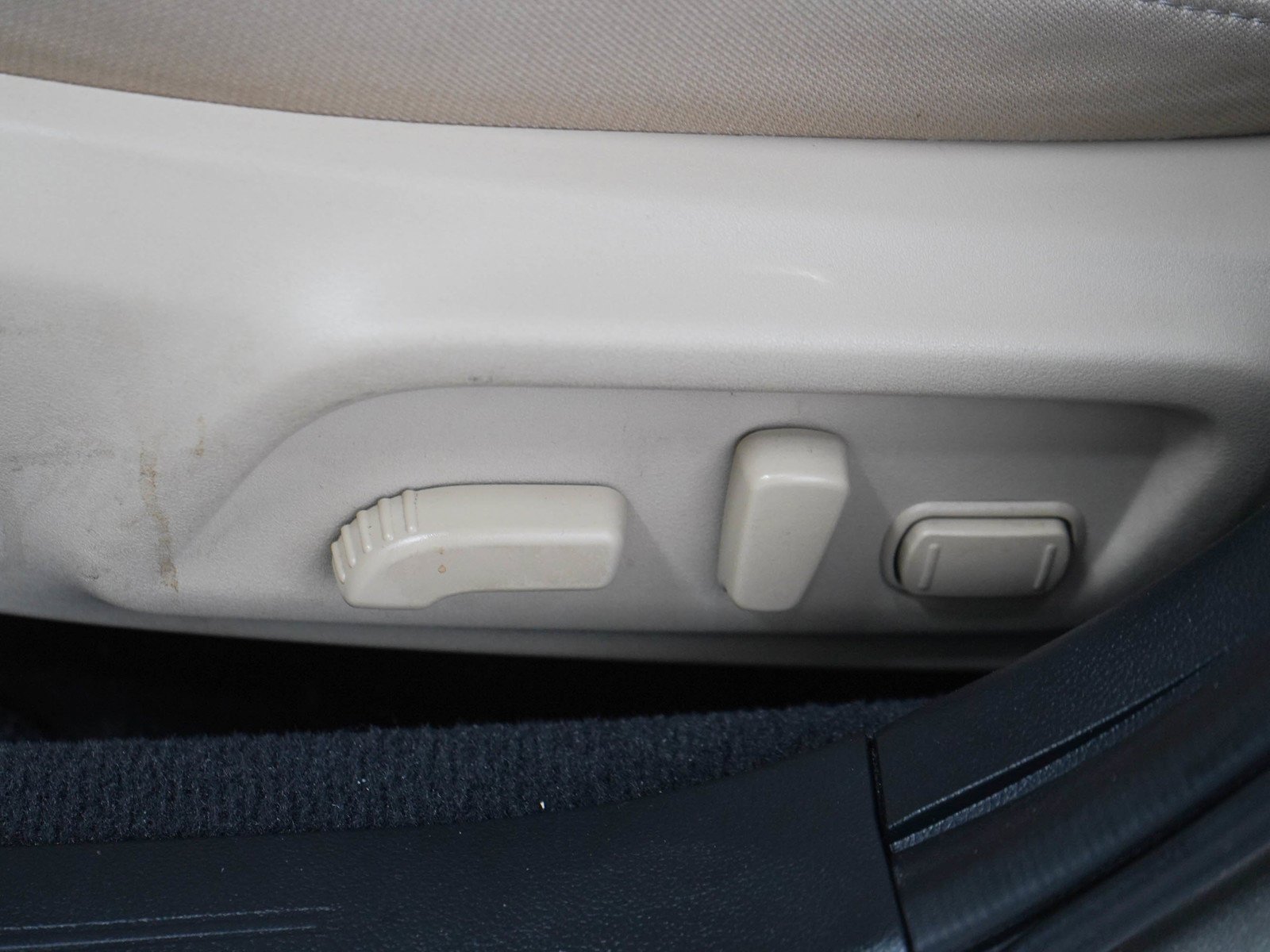 Used 2015 Tungsten Metallic Subaru 2.5i Premium image 23