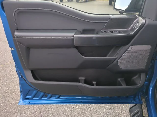 Used 2021 Blue Ford XLT image 12