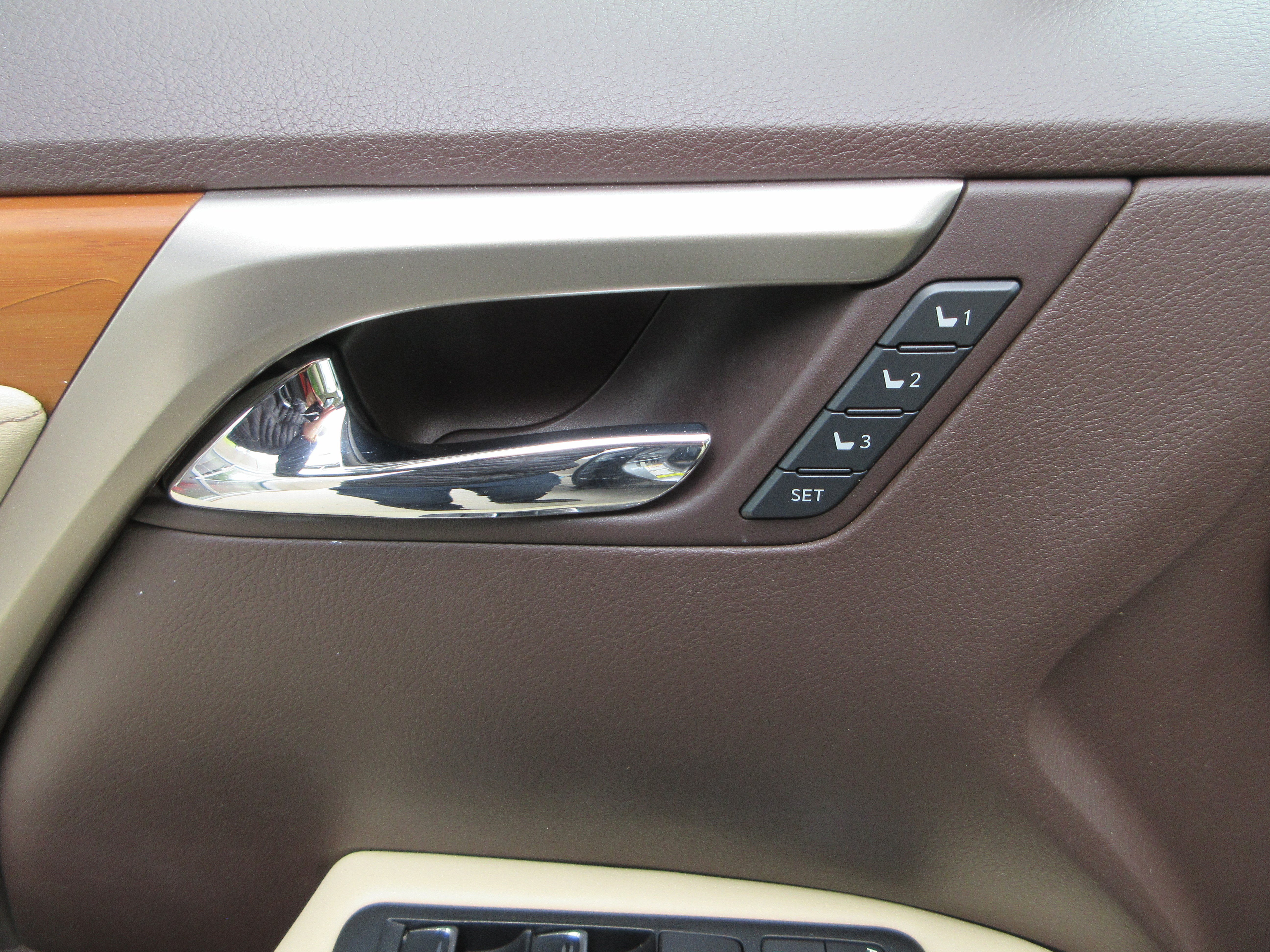 Used 2016 Nebula Gray Pearl Lexus 450h image 28