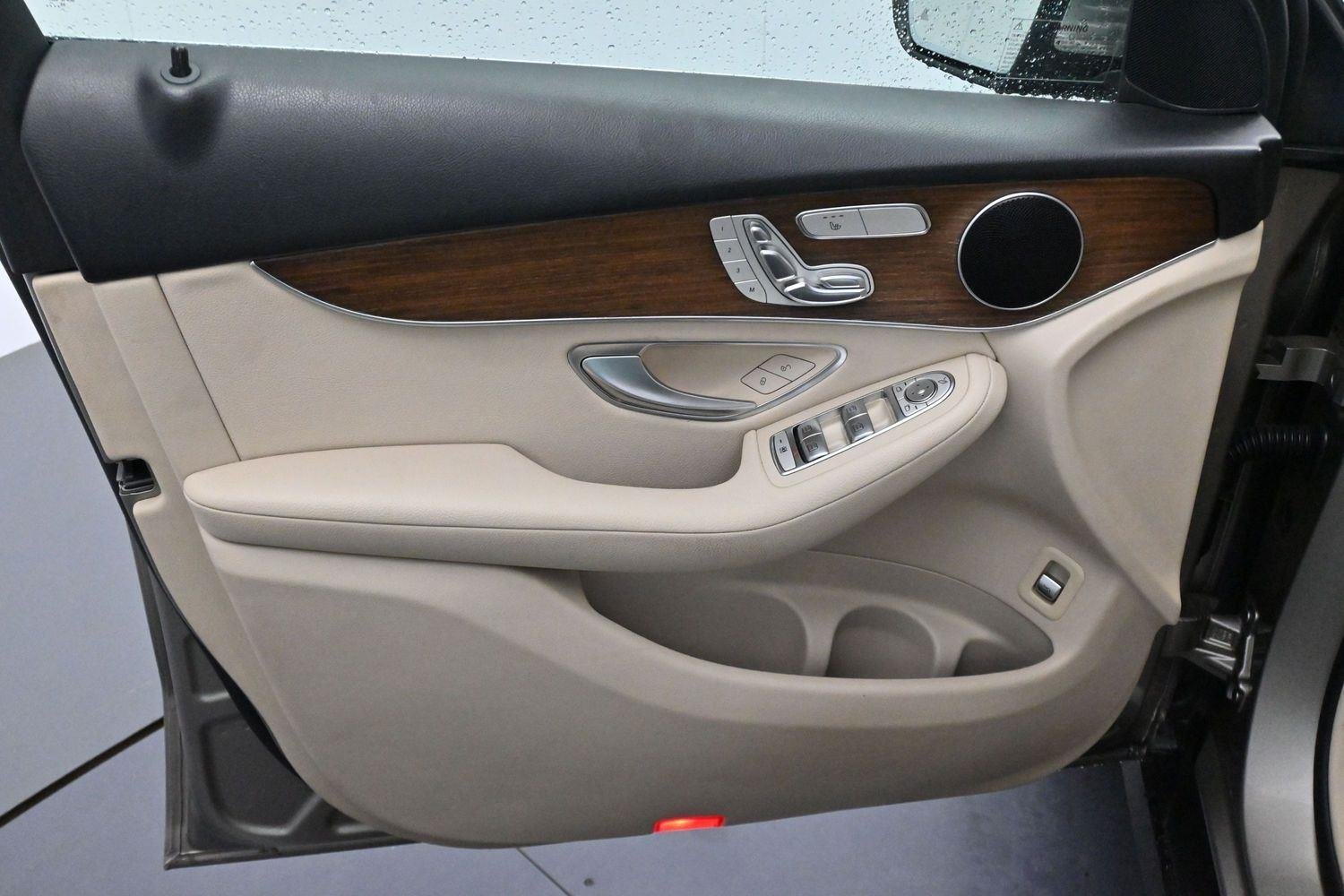 Used 2021 Mojave Silver Metallic Mercedes-Benz GLC 300 image 11