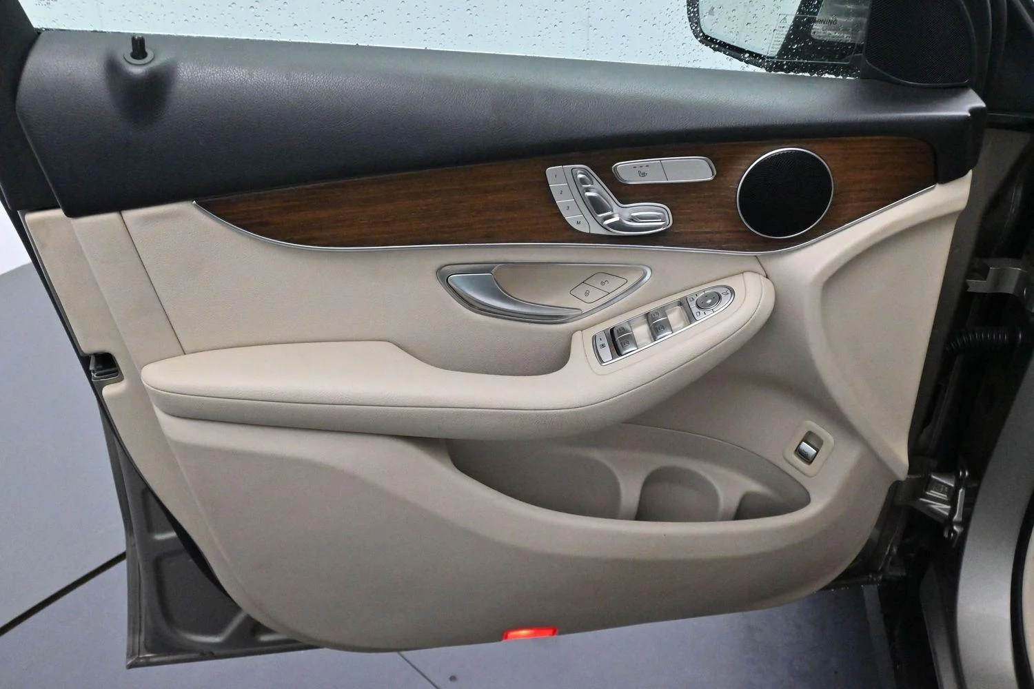 Used 2021 Mojave Silver Metallic Mercedes-Benz GLC 300 image 11