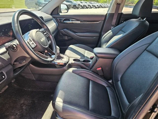Used 2025 Black Kia EX image 9
