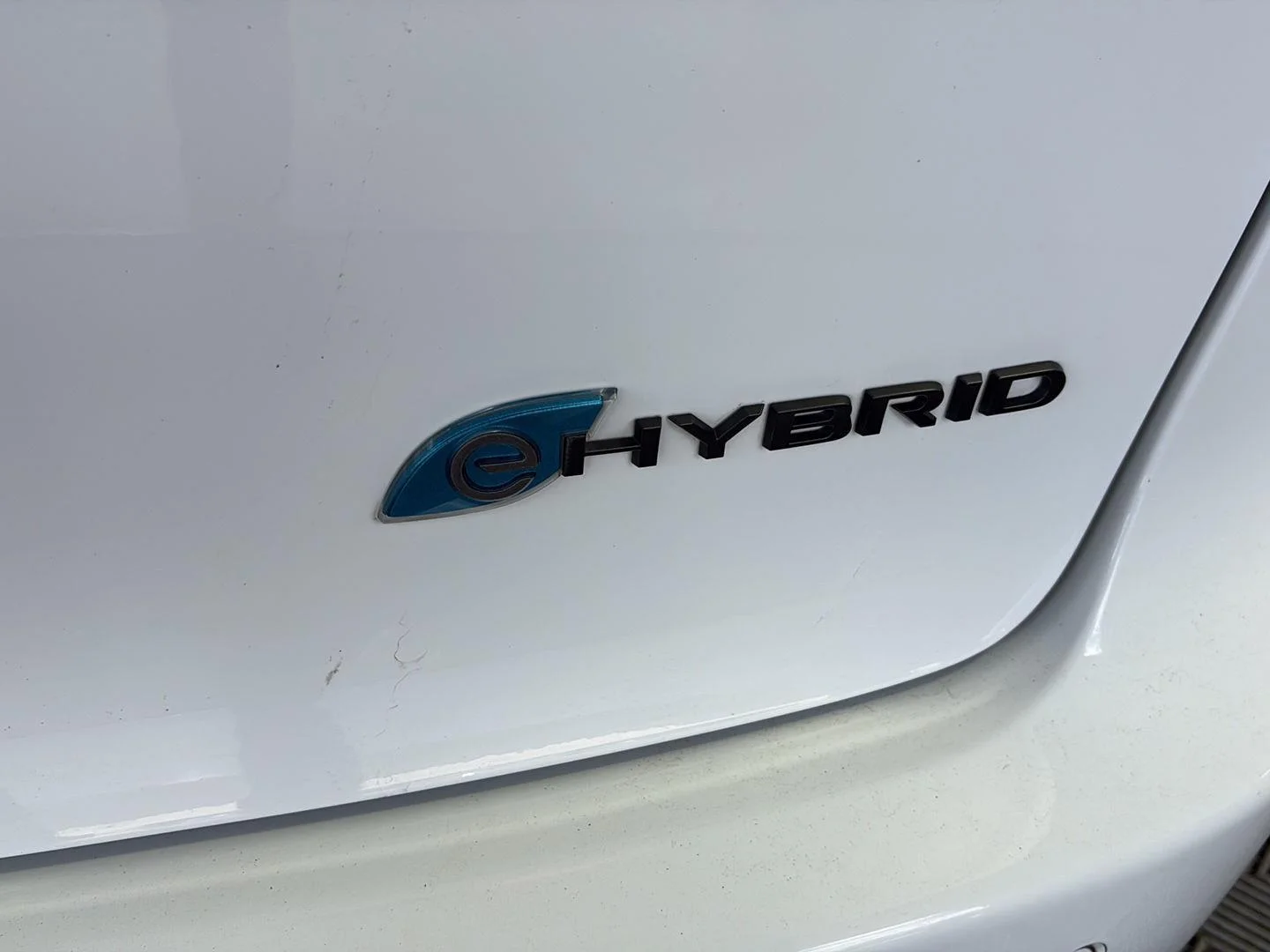 Used 2022 Bright White Clearcoat Chrysler Hybrid Limited image 9