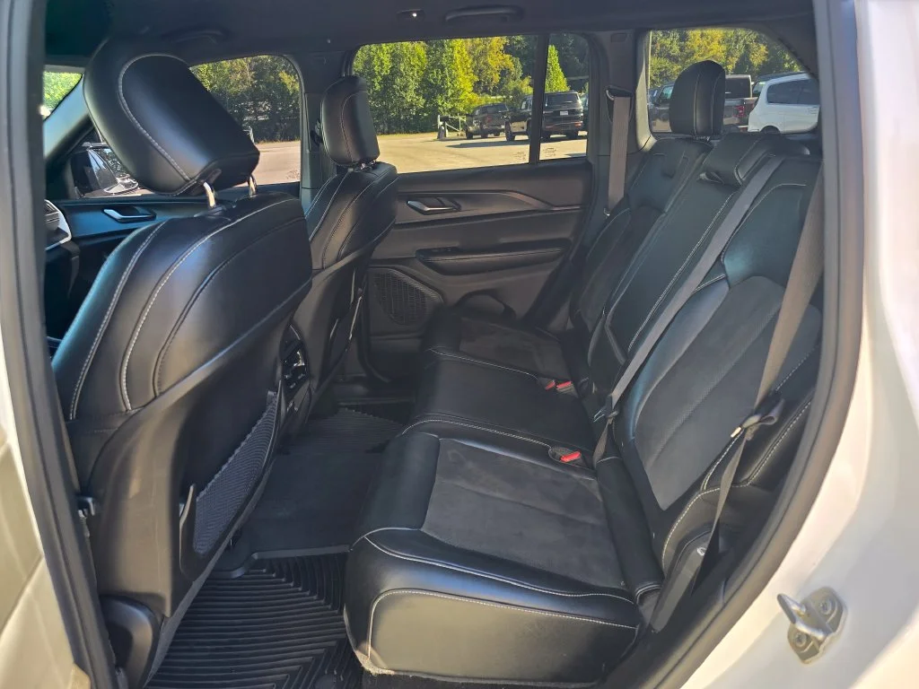 Used 2024 White Jeep Altitude image 12