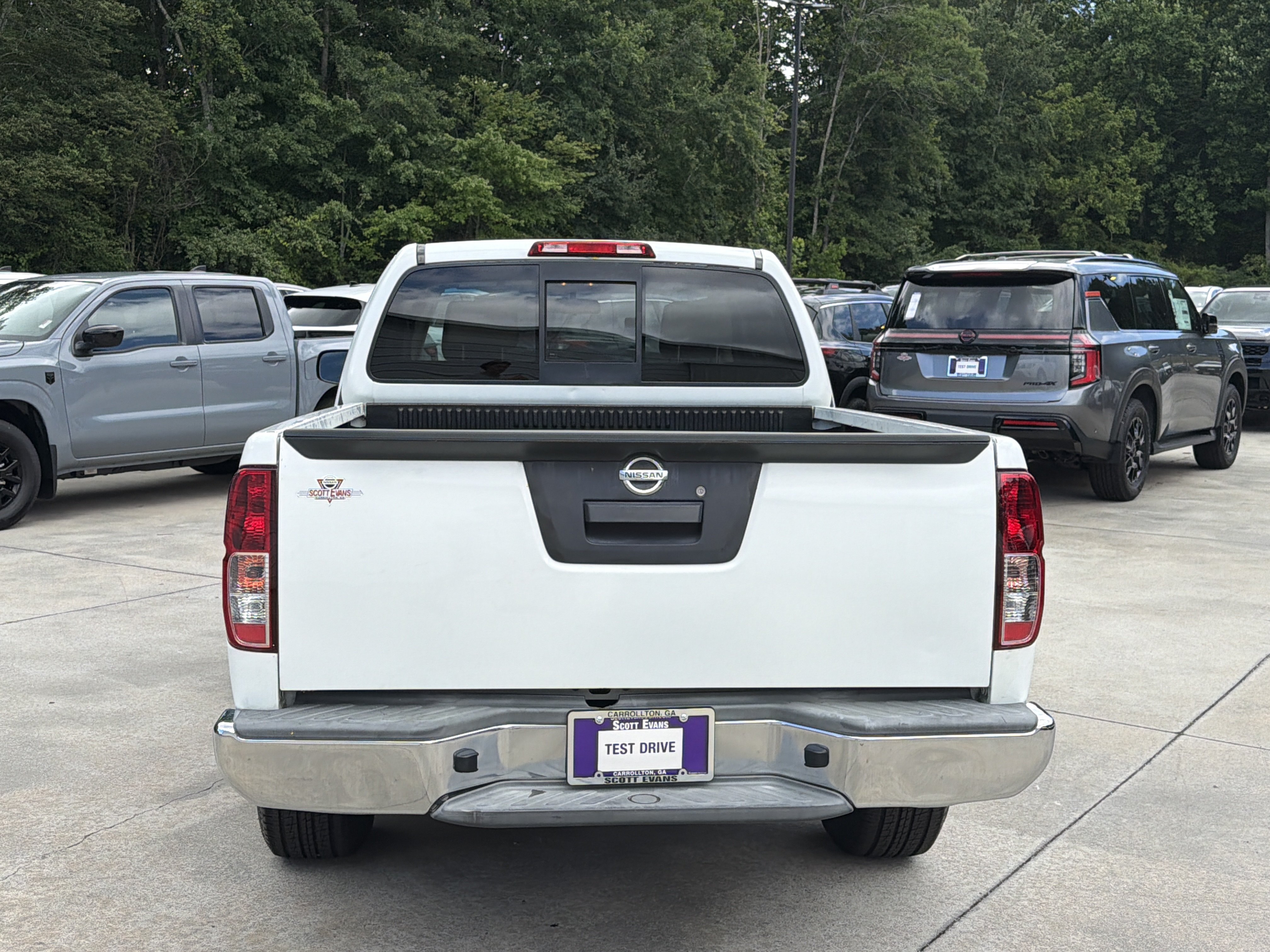 Used 2017 Glacier White Nissan SV image 7
