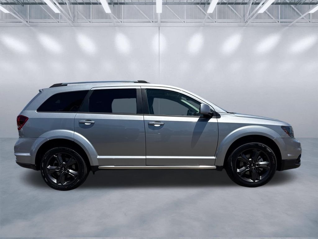 Used 2020 Silver Dodge Crossroad image 3