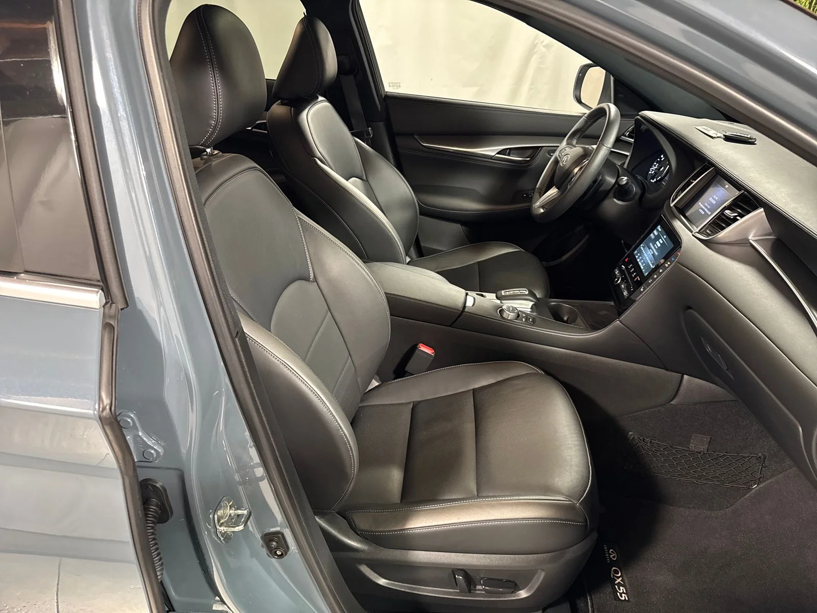 Certified Used 2025 Slate Gray INFINITI LUXE image 29