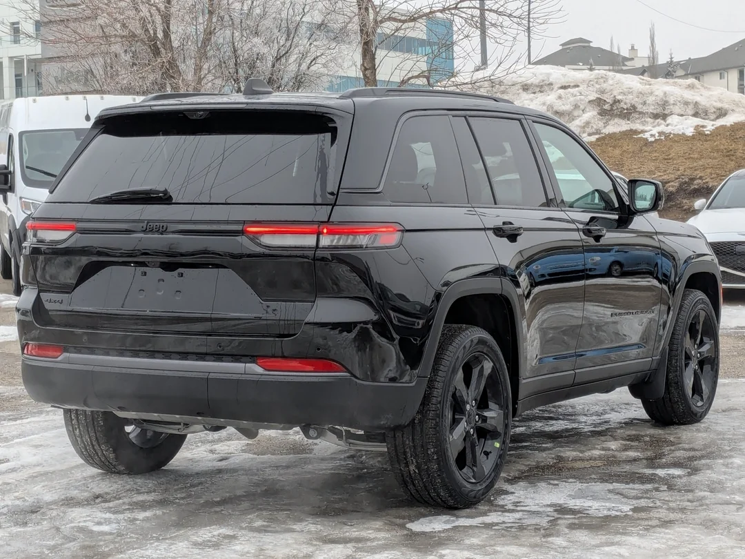 New 2026 Black Jeep Limited - - 4x4 - Panoramic Sunroof - Limited Altitude Pack - 20 Gloss Black Wheels & More! image 8