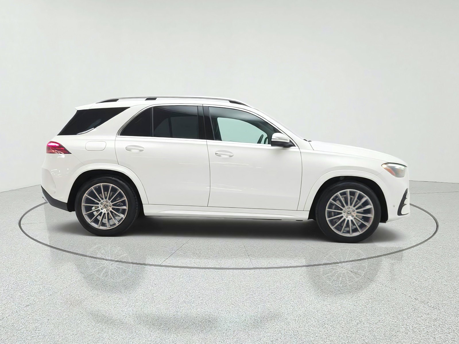 Certified Used 2024 MANUFAKTUR Diamond White Metallic Mercedes-Benz GLE 450 4MATIC® SUV image 4