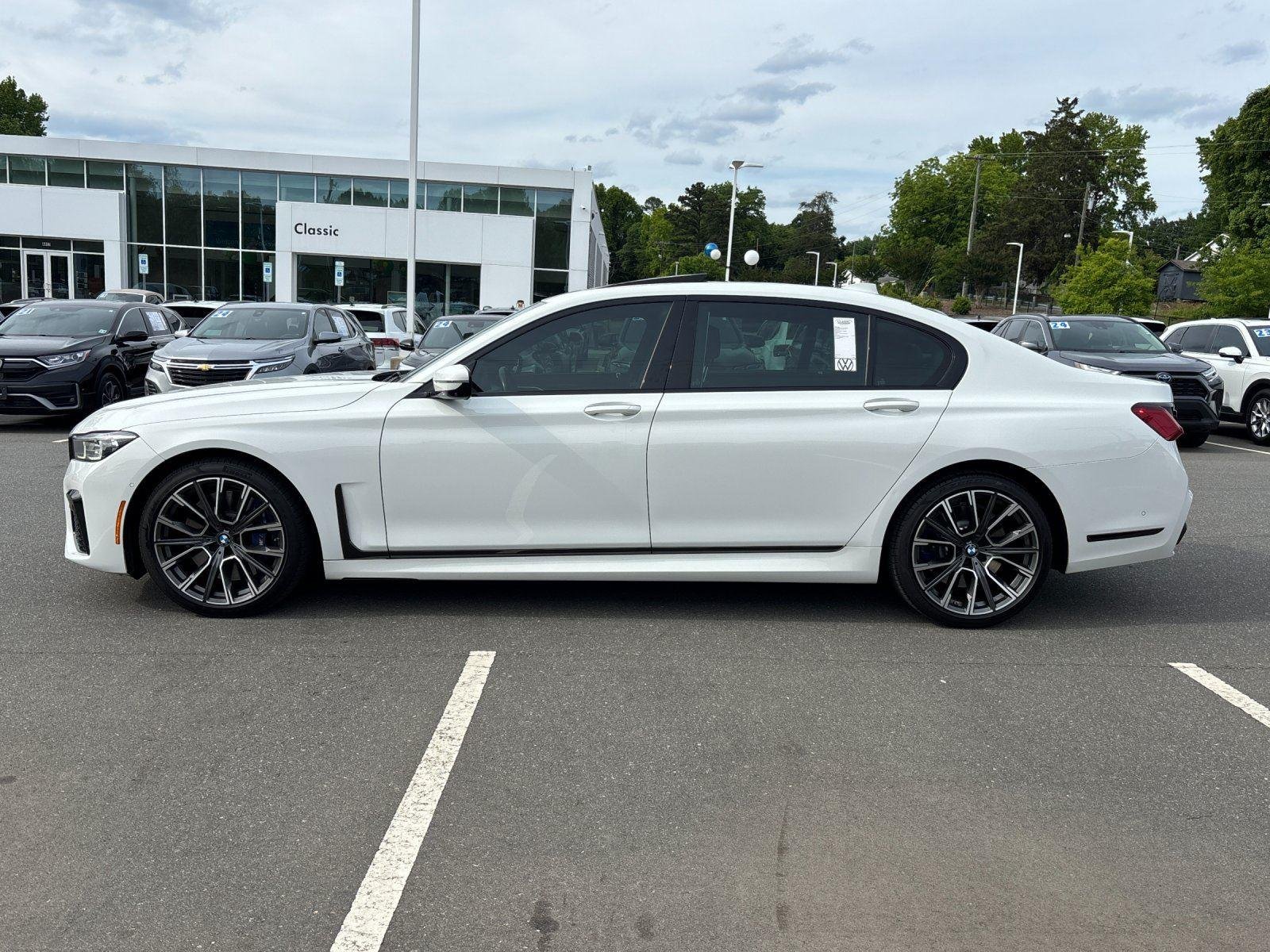Used 2022 Alpine White BMW 750i xDrive image 2