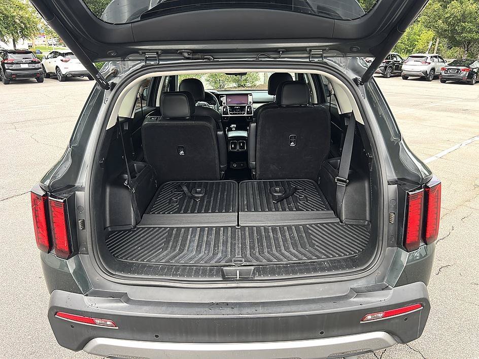Used 2022 Aruba Green Kia X-Line EX image 15