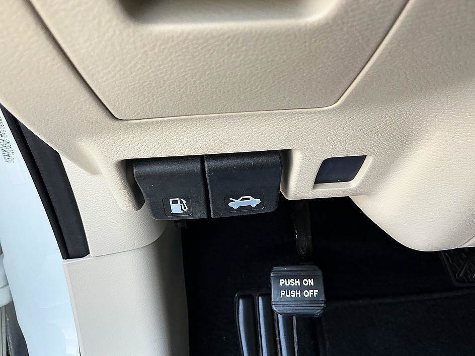Used 2019 Pearl White Tricoat Nissan Platinum image 14