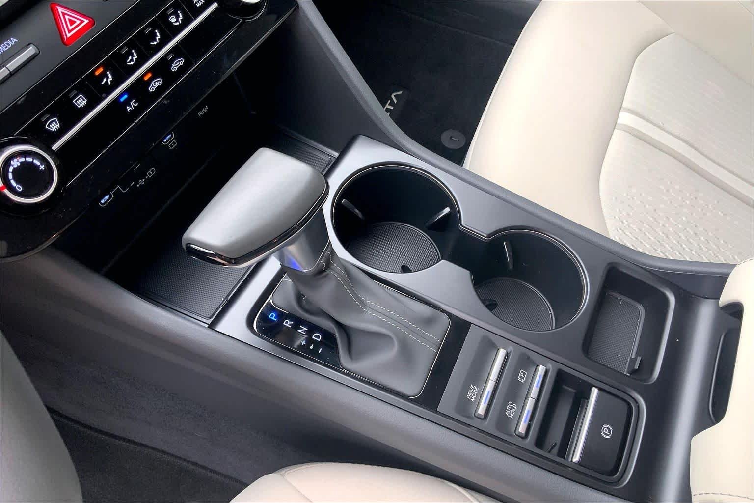Used 2025 Abyss Black Hyundai SE image 16