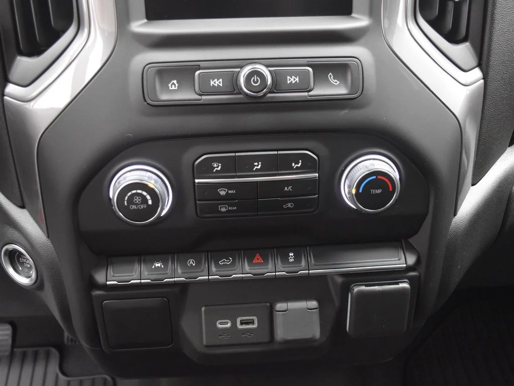Used 2022 Red Chevrolet Custom image 13