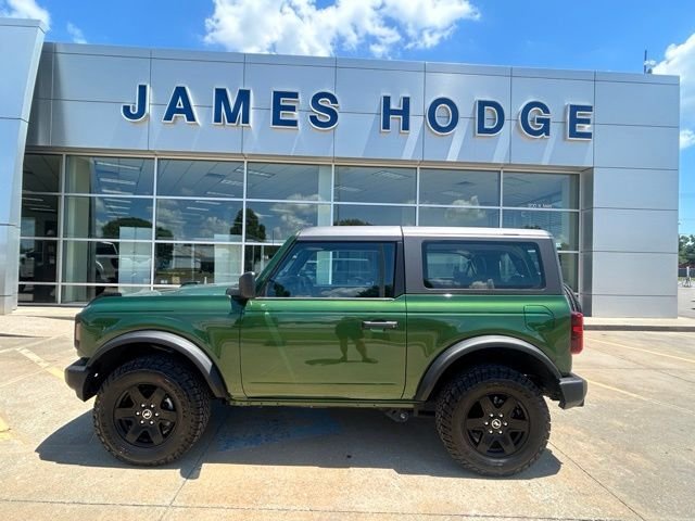 Used 2025 Green Ford Base image 1