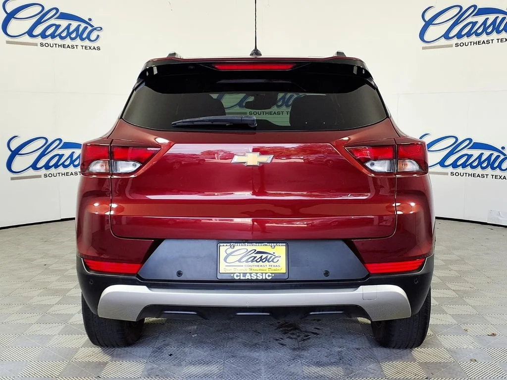 Used 2023 CRIMSON METALLIC Chevrolet LT image 4
