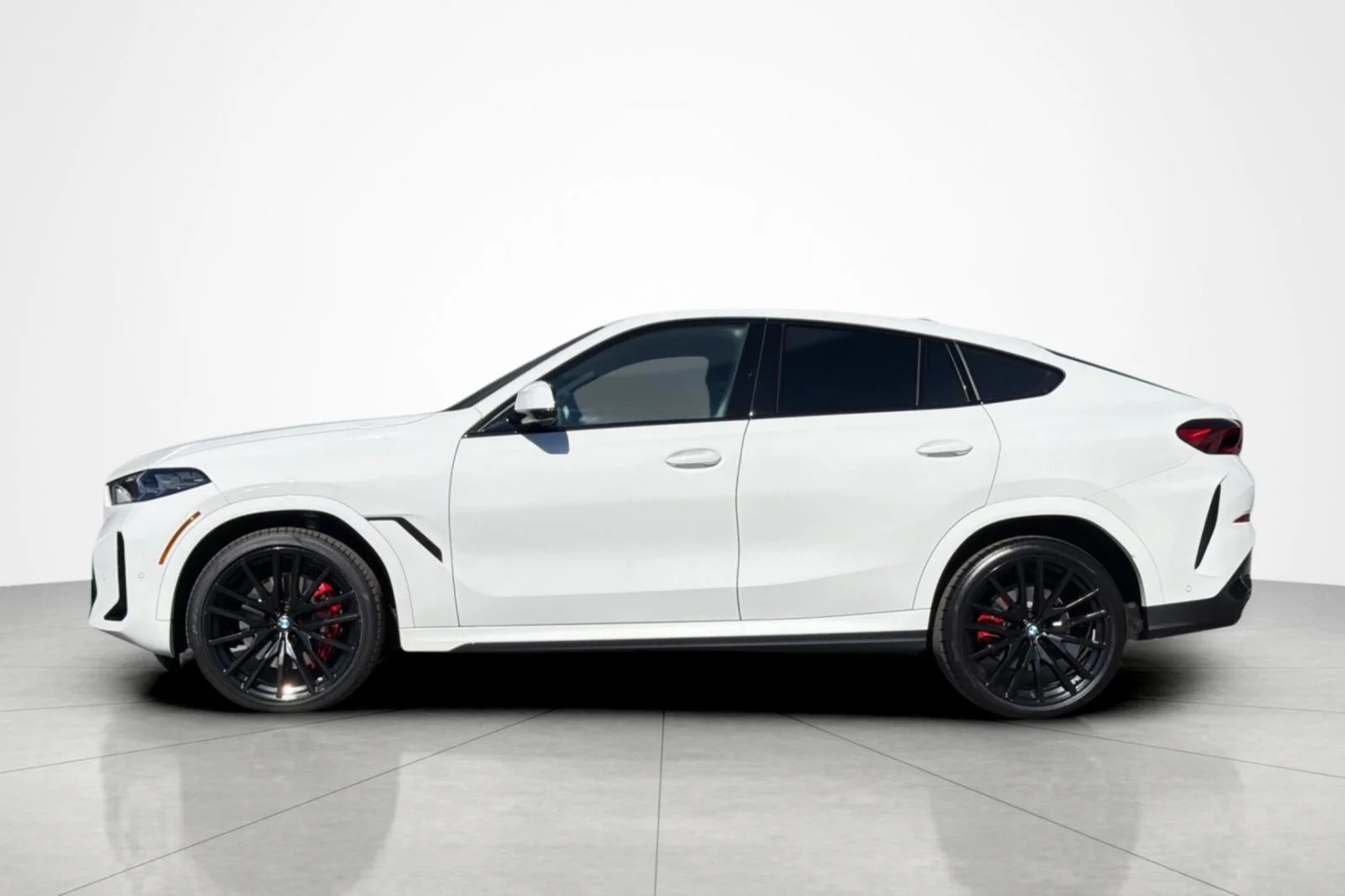 Used 2025 Alpine White BMW xDrive40i image 2