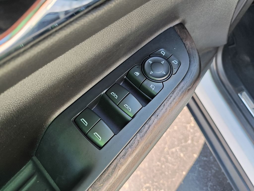Used 2022 White GMC Denali image 11