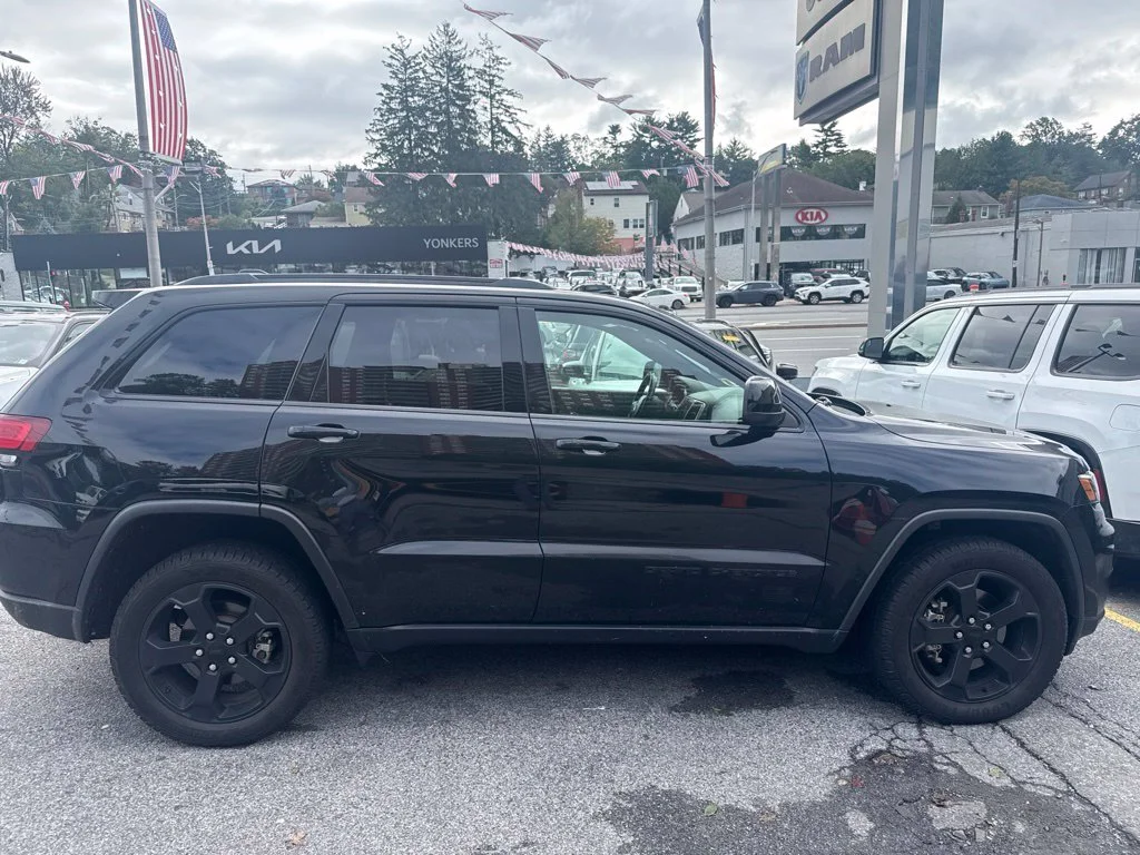 Used 2021 Black Jeep Laredo image 2
