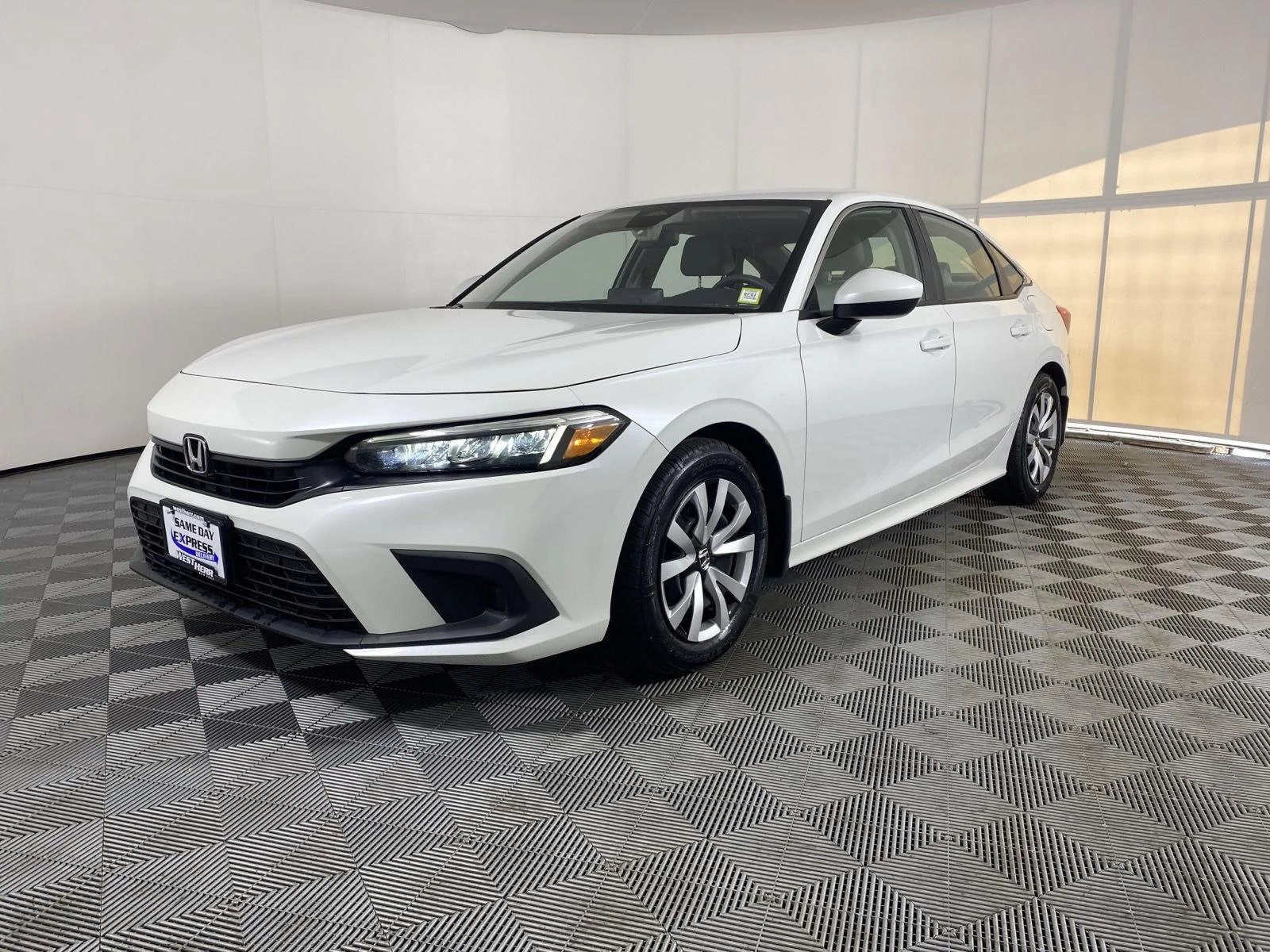 Used 2023 Platinum White Pearl Honda LX image 3