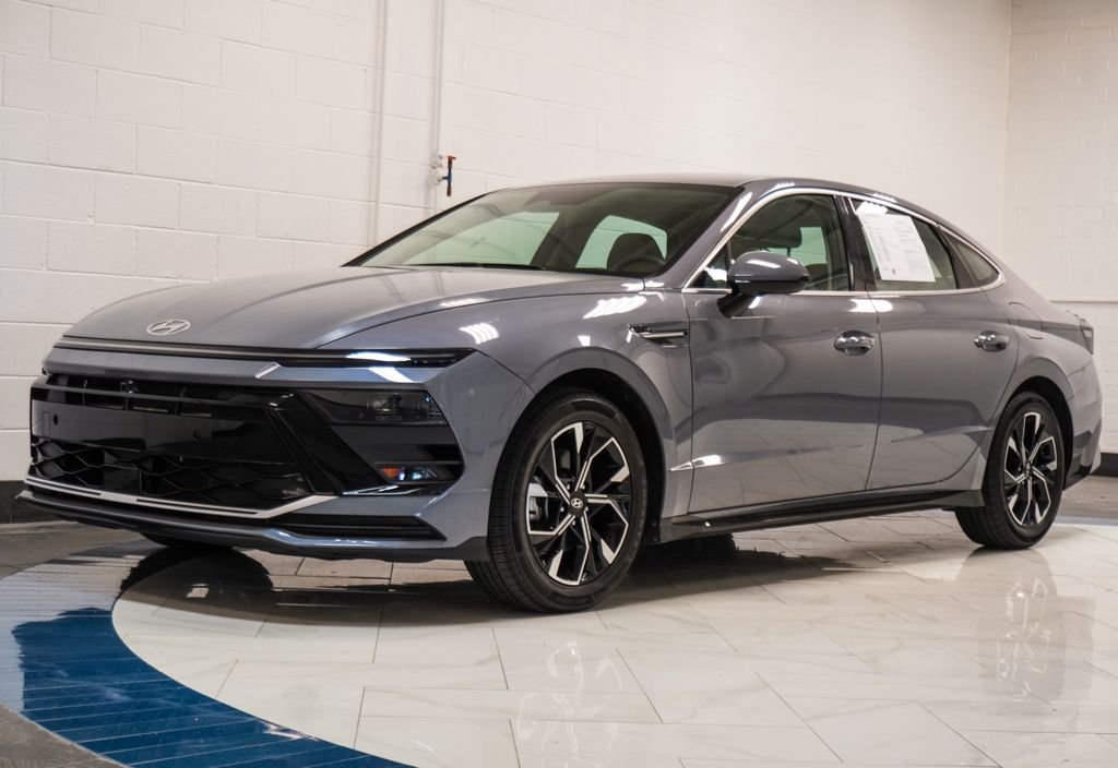 Used 2024 Blue Hyundai SEL image 4