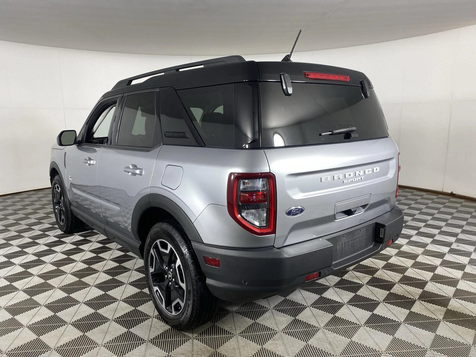 Used 2021 Iconic Silver Ford Outer Banks image 9