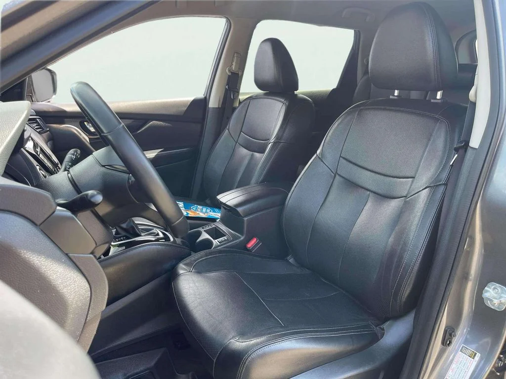 Used 2018 Gun Metallic Nissan SL image 21