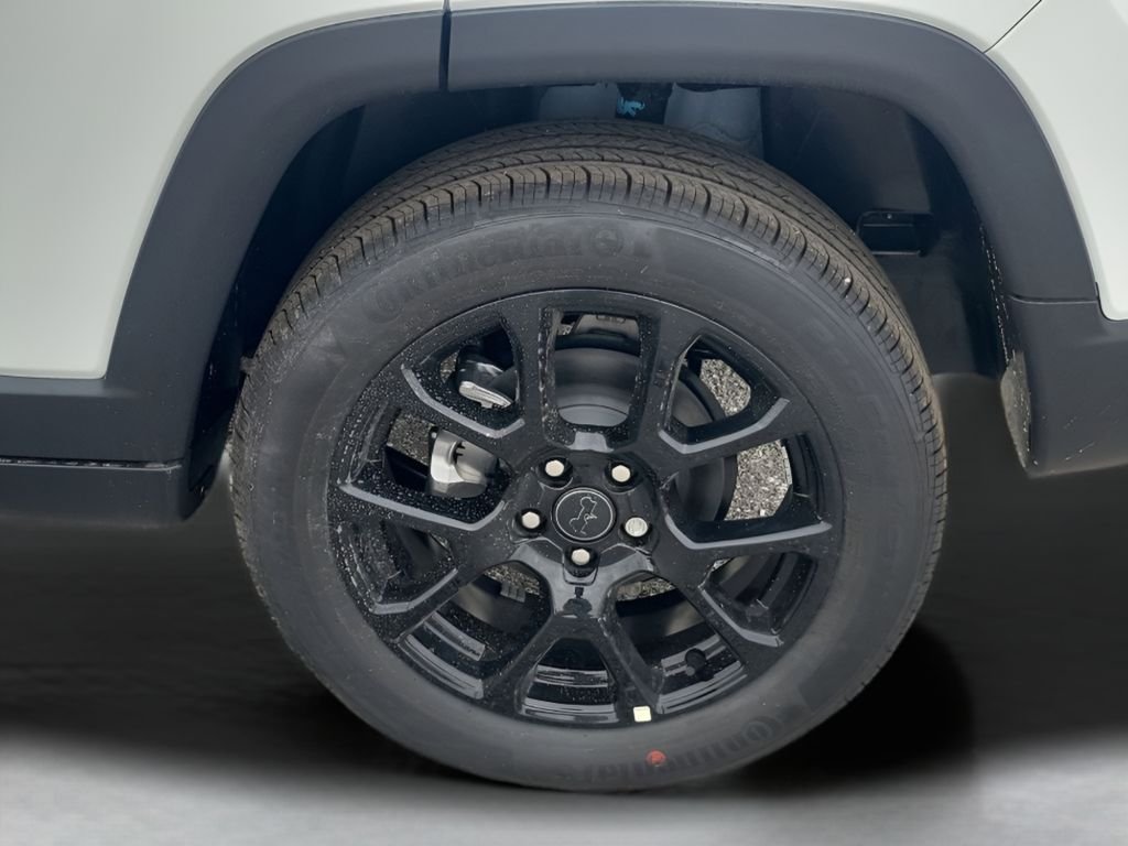 New 2026 Bright White Clear-Coat Exterior Paint Jeep Latitude image 18