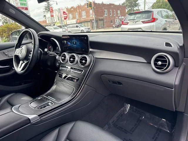 Used 2021  Mercedes-Benz GLC 300 image 15