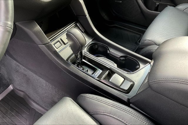Used 2025 White Subaru Onyx Edition Touring image 20