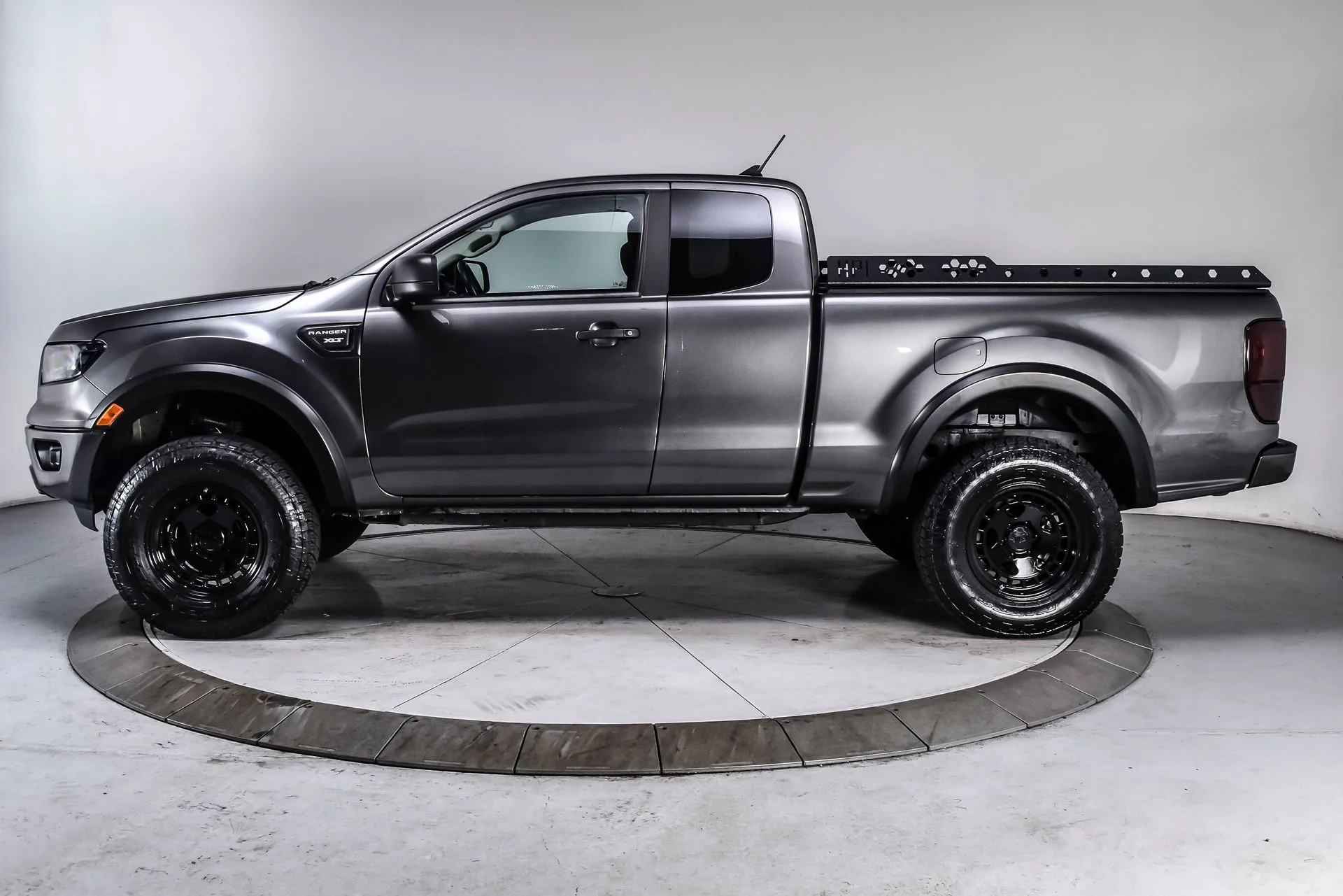 Used 2020 Magnetic Ford XLT image 3