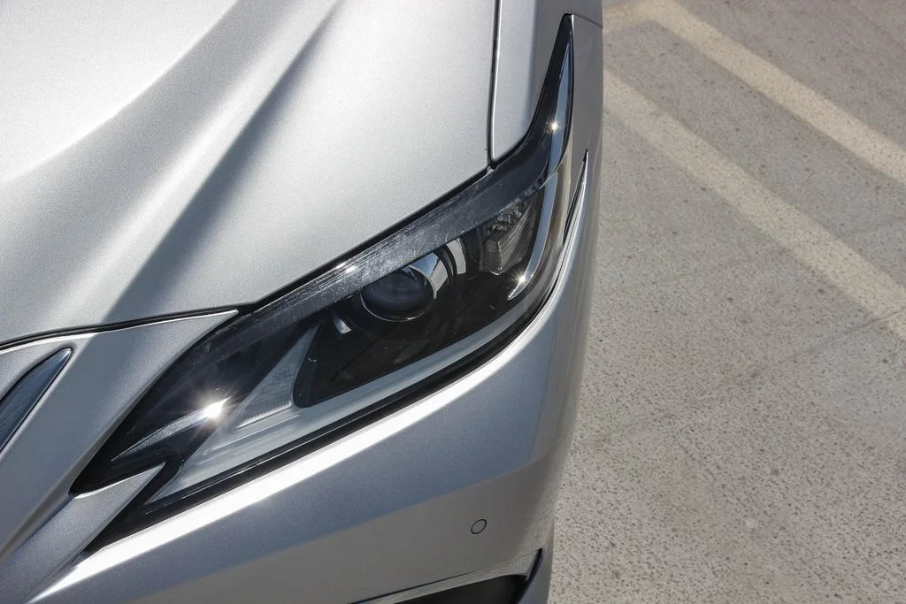 Used 2020 Silver Lexus 300h image 8