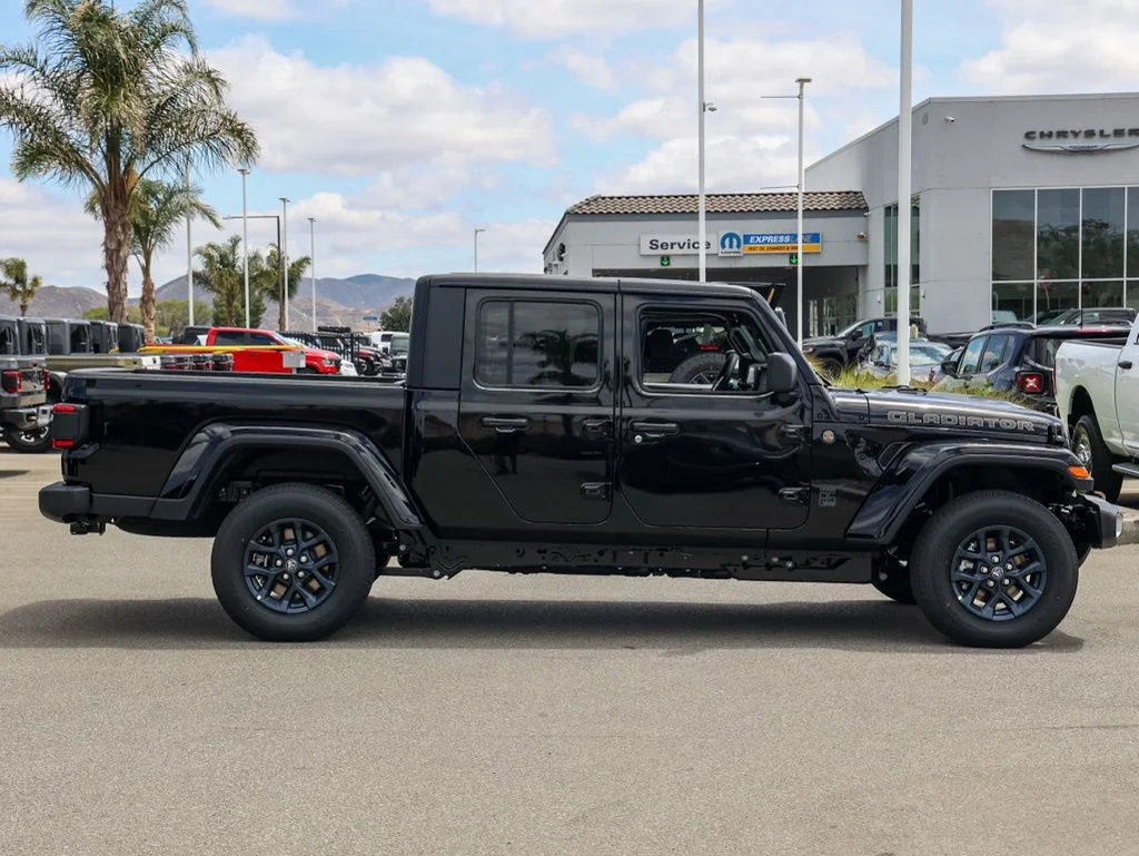 New 2026 Black Clear-Coat Exterior Paint Jeep 85th Anniversary Edition image 3