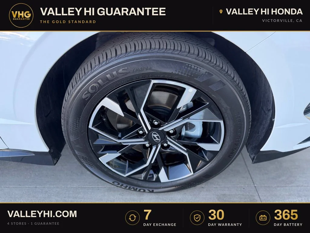 Used 2025 White Hyundai SEL image 11