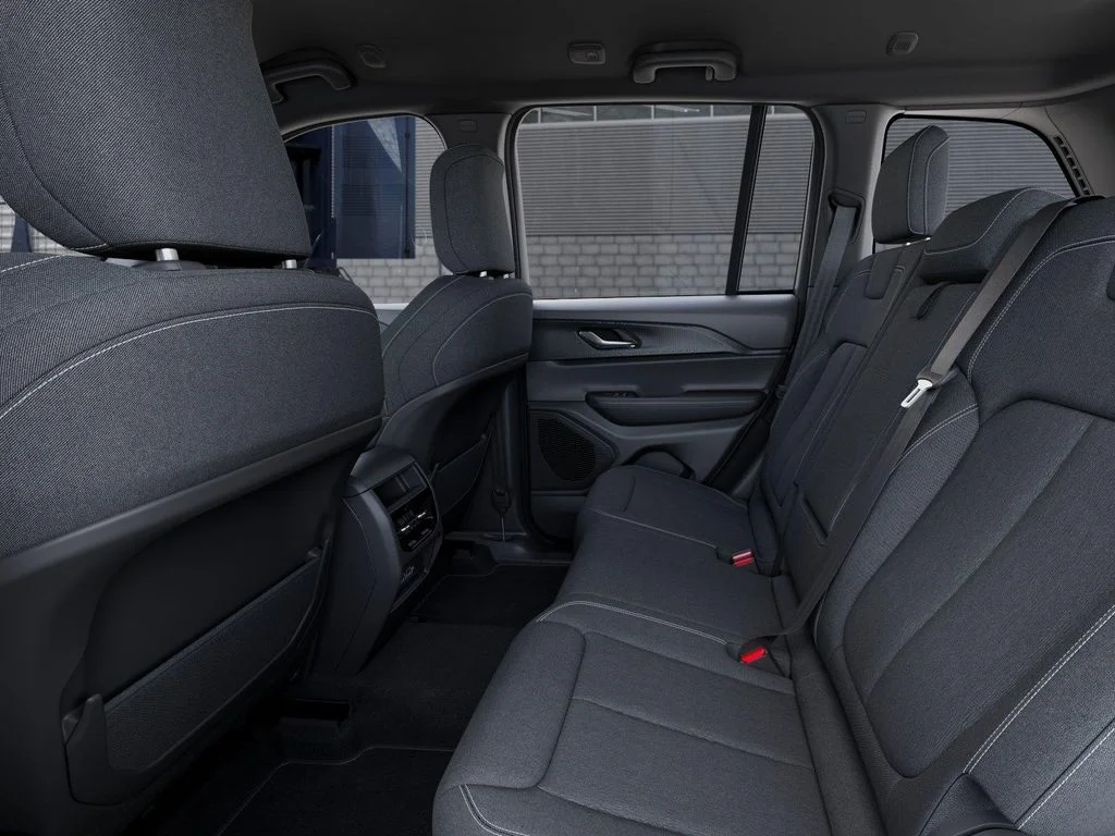 New 2026 Bright White Clear-Coat Exterior Paint Jeep Laredo X image 23