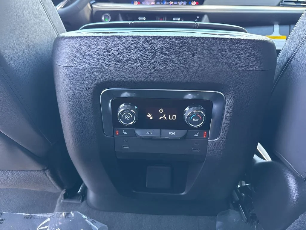 Used 2026 Polar White Tricoat Chevrolet Premier image 13