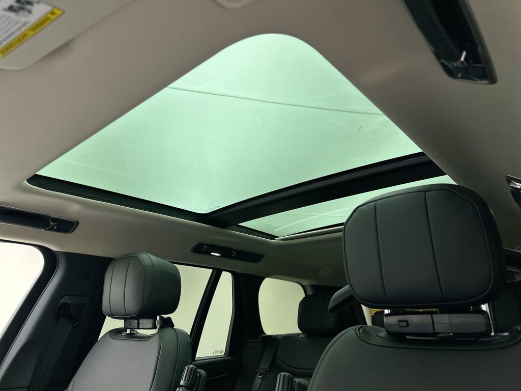 New 2027 Santorini Black Land Rover SE image 11