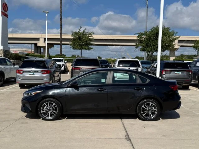 Used 2023 Black Kia LXS image 7