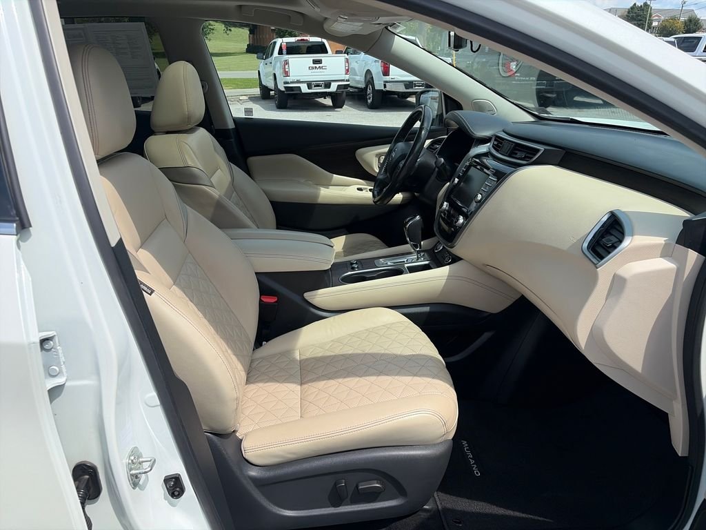 Used 2024 Pearl White Nissan Platinum image 43