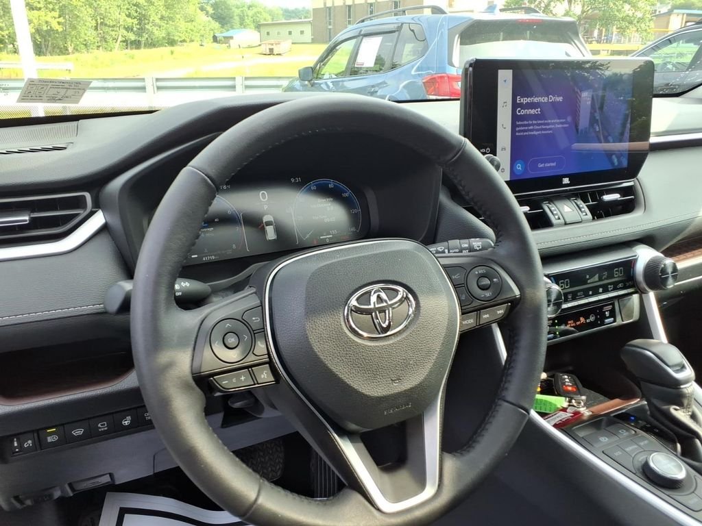 Used 2023 Wind Chill Pearl Toyota Limited image 11