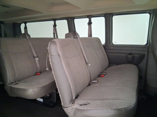 2024 Chevrolet Express Passenger LT - Photo 16