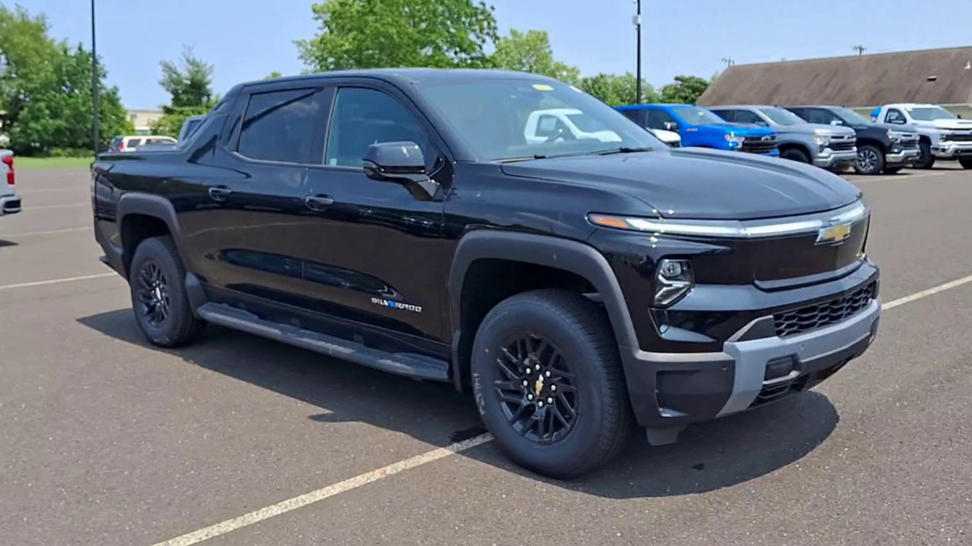 2025 Chevrolet Silverado EV LT - Photo 21