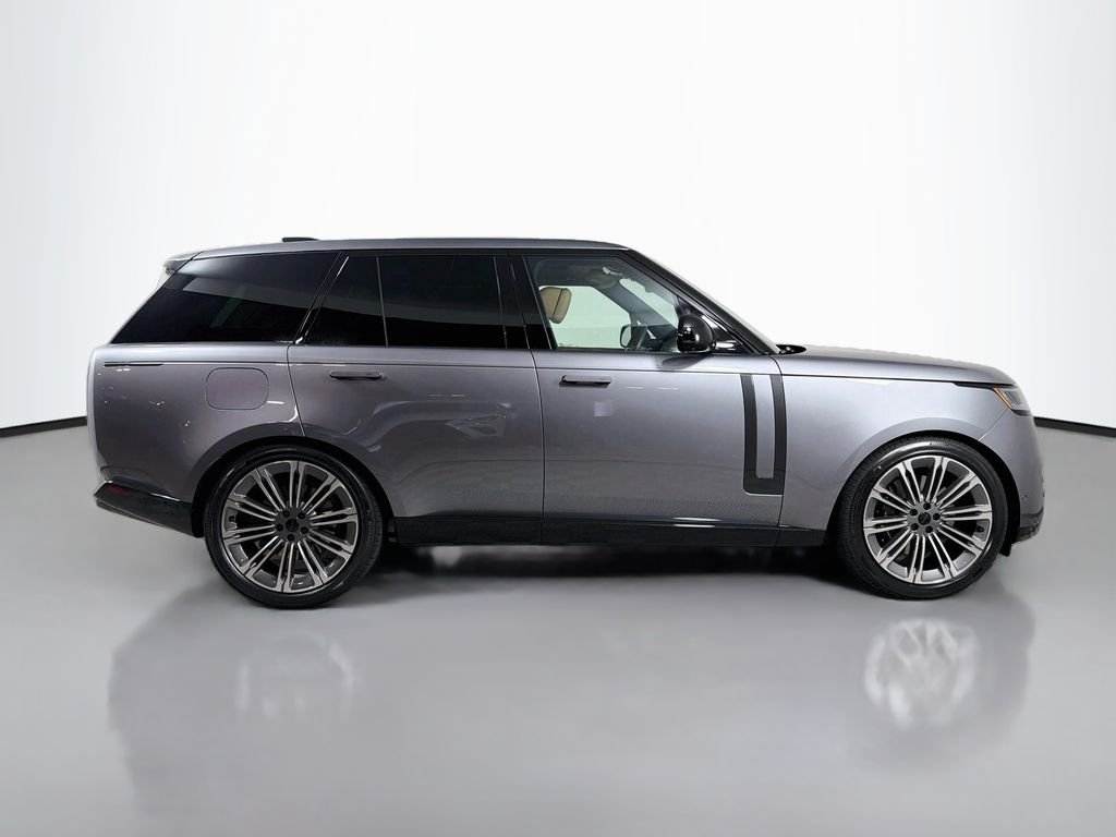 New 2026 Eiger Grey Land Rover SE image 4