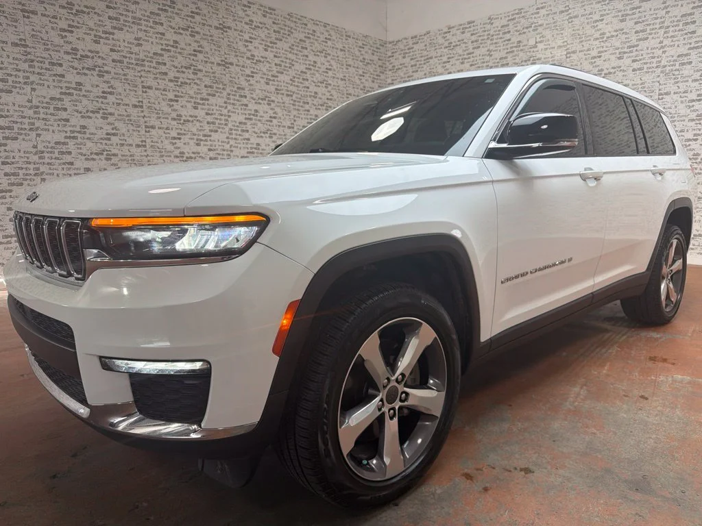 Used 2021 Bright White Clearcoat Jeep Limited image 3