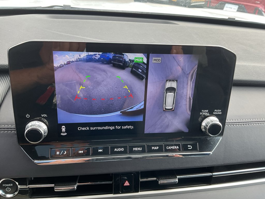 Used 2025 White Diamond Mitsubishi SEL Black Edition image 28