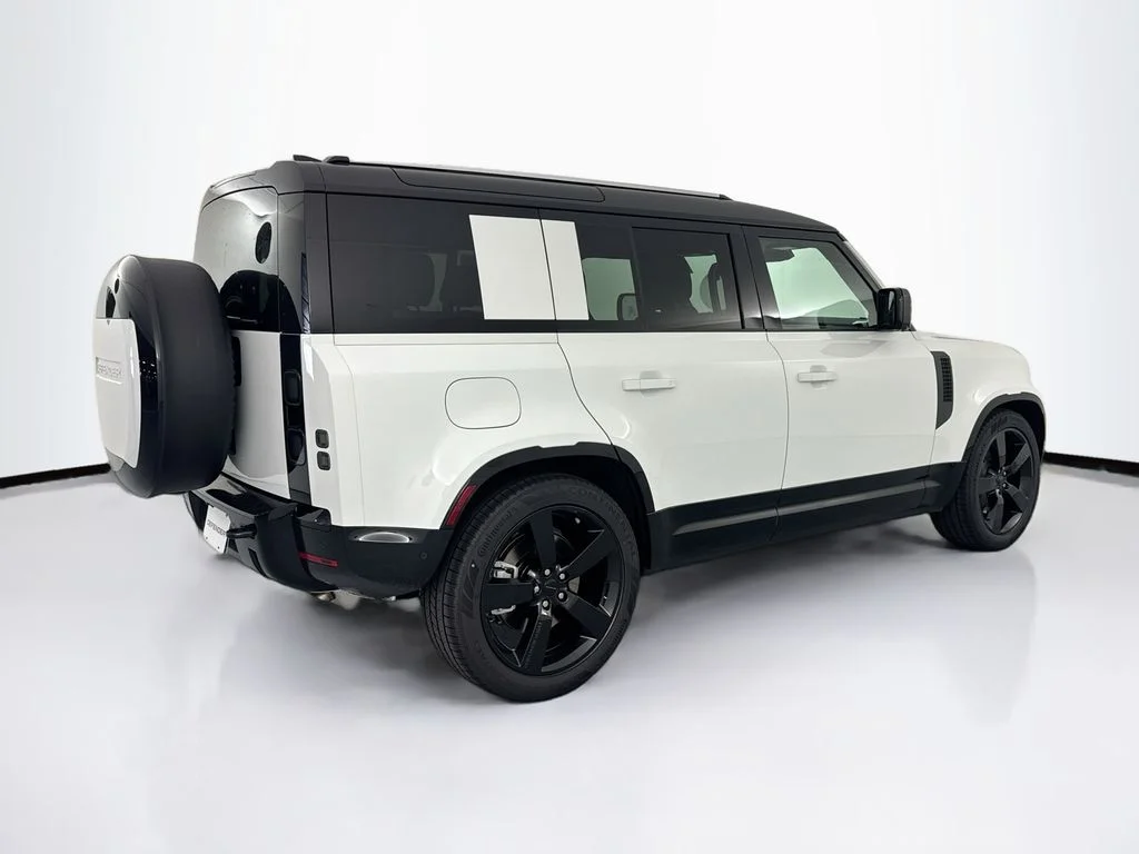 New 2026 Fuji White Land Rover X-Dynamic SE image 5
