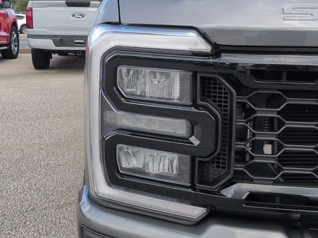 Used 2025 Gray Metallic Ford Lariat image 10